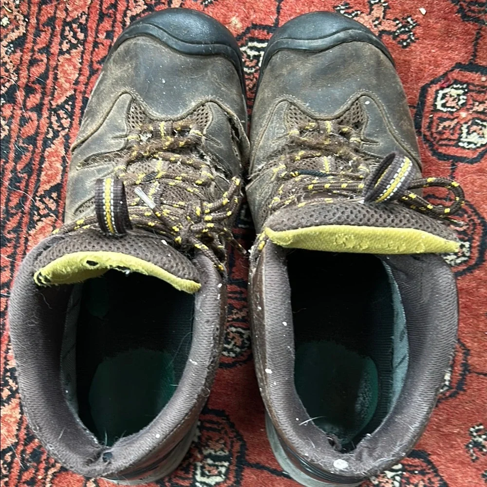 Keen Brown Hiking Boots Size 11 in Used Condition, but good for yard work!